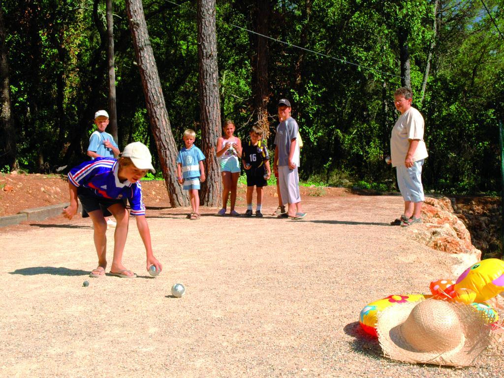 Camping Lou Cantaire Hotel Fayence Exterior photo